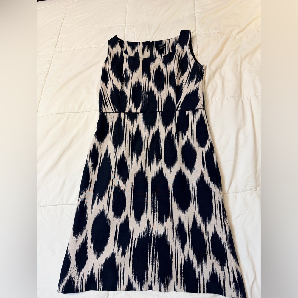 (1) Ann Taylor Black and White Sleeveless Midi Dress